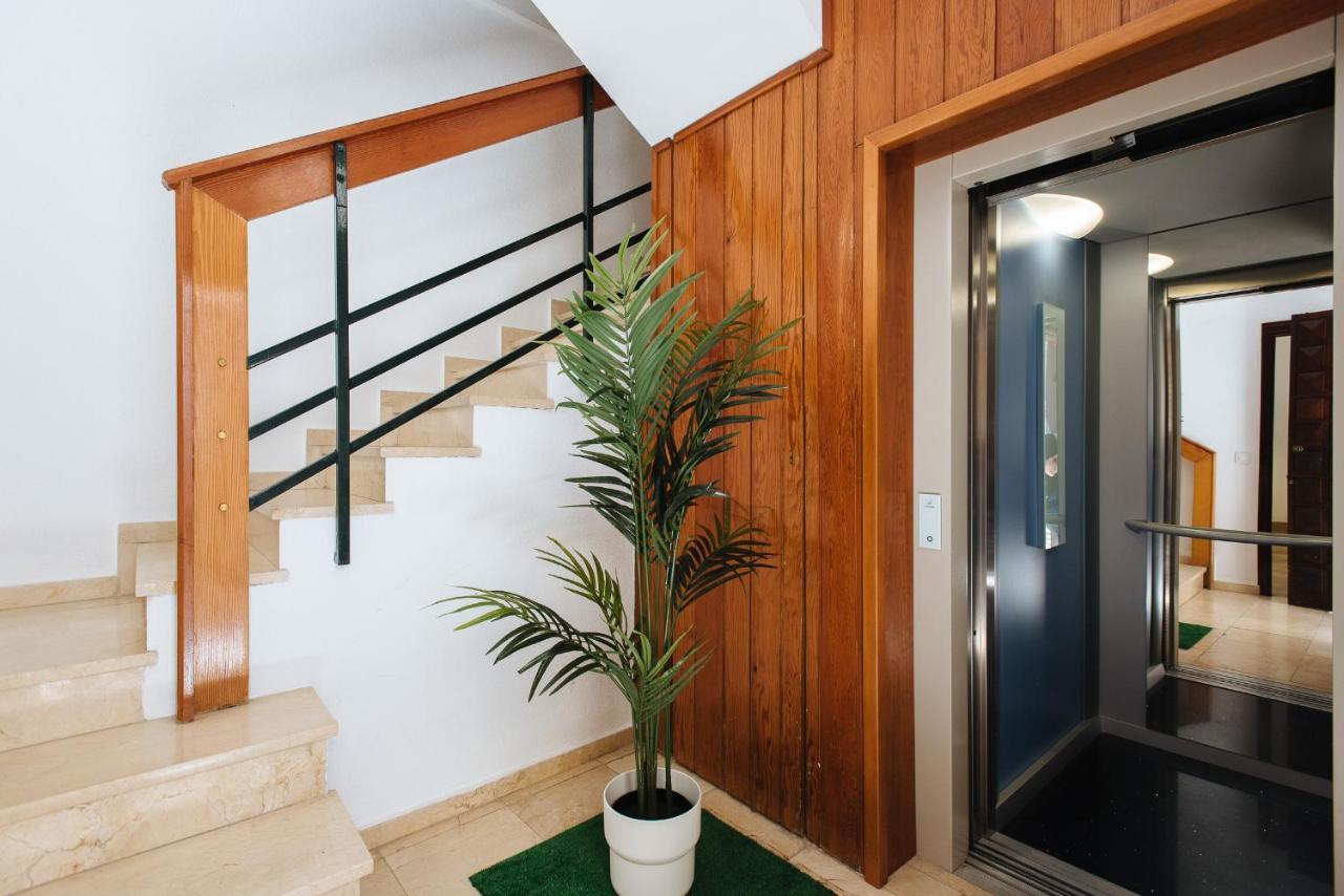 Hostly Rbh0 Modern Apartment Seville Exterior photo
